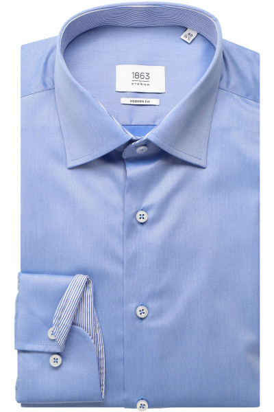 Chemise Eterna MODERN FIT TWILL bleu clair avec col Classic Kent en coupe moderne