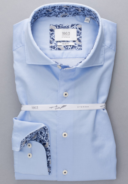 Chemise Eterna SLIM FIT TWILL bleu clair avec col Italien en coupe étroite